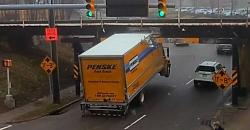 Jembatan Berusia 100 Tahun Ini Viral karena Terkenal Angker, Berani Lewat?