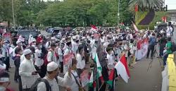 Video Long March, Aksi Umat Islam Bersatu untuk Al Aqsa Tiba di Depan Kedubes AS