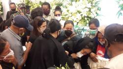 Warga Melayat di Rumah Duka Wagub Papua Dapat Uang dengan Total Rp1,2 Miliar