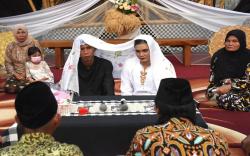 Heboh, Dedi Mulyadi Nikahkan Dua ART yang Bekerja di Rumahnya<