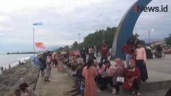 Video Wisata Pantai Cimpago Padang Diserbu Warga Liburan Akhir Pekan