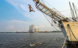 Potret Kebahagiaan Anak Nelayan di Tengah Kesederhanaan