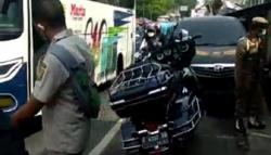 Kronologi Pengendara Moge Tabrak Mobil Satpol PP di Bogor