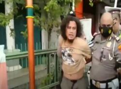 Video Pria di Solo Pukul Wajah Petugas saat Terjaring Razia Masker