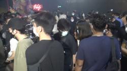 Pesta Dugem, Ratusan Muda-Mudi Berdesakan Kabur saat Digerebek Satgas Covid