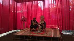 Duh! Resepsi Pengantin Ini Hanya Pakai Karpet Merah, Padahal Sudah DP Rp3 juta