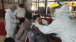 Ratusan Personel Polres Salatiga Jalani Swab Antigen<