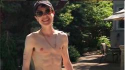 Bahagia, Aktor Transgender Elliot Page Pamer Foto Telanjang Dada di Instagram 