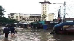 Terendam Banjir, Jalur Baleendah-Dayeuhkolot Tak Bisa Dilalui Kendaraan<