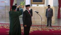 Jokowi Lantik Letjen Ganip Warsito Jadi Kepala BNPB