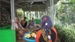 Video Sensasi Menikmati Makanan Sunda di Tengah Kebun Teh
