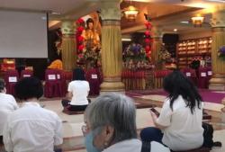 Video Perayaan Hari Waisak 2565 di Wihara Ekayana Arama Khidmat Terapkan Prokes