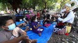 Kera Putih Hanoman Muncul di Makam Rangkah Surabaya