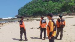Hari Kedua Pencarian 3 Mahasiswa Tenggelam di Pantai Batu Bengkung Masih Nihil