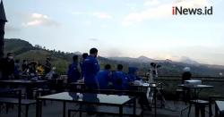 Video Masyarakat Bandung Antusias Saksikan Langsung Super Blood Moon
