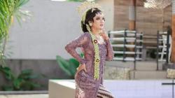 Mengenal Eka Agustina, Model Pakaian Pengantin Asal Pati yang Hiasi Akun Medsos MUA