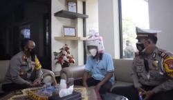 Heboh Pengendara Motor di Pasuruan Pakai Helm Rice Cooker, Ini Langkah Polisi
