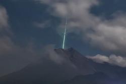 Lapan Sebut Cahaya Hijau di Gunung Merapi Kemungkinan Aktivitas Hujan Meteor