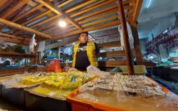 Perajin Mogok Produksi, Pedagang di Lembang Jual Stok Tahu dan Tempe Tersisa<