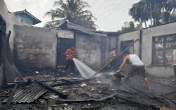 2 Rumah di Tapteng Ludes Terbakar, Pemilik Jatuh Pingsan