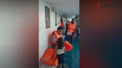 Video Penumpang KM Karya Indah Selamat karena Baju Pelampung