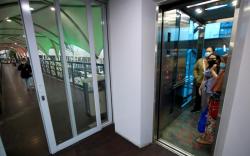 Beri Kenyamanan Penumpang Transjakarta, JPO Jembatan Gantung Dipasang Lift