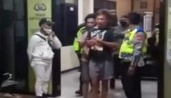 Sempat Dihajar Warga, Sopir Angkot Ugal-ugalan di Bandung Diamankan Polisi<