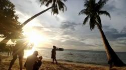 Indahnya Golden Sunset di Pantai Ujung Gelam Pulau Karimunjawa