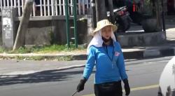 Video Viral Juru Parkir Wanita Cantik di Bali