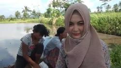 Kisah Guru Honorer Cantik Berhati Mulia di Cianjur Peduli ODGJ<