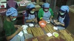 Makanan Jadul Enting-enting Gepuk, Rasanya Manis dan Gurih Kacang Tanah 