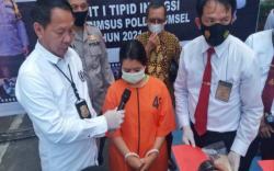 Tangkap Perempuan Cantik, Polda Sumsel Sita Ratusan Botol Penggemuk Badan Ilegal<