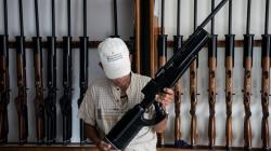 Asal Mau Disuntik Vaksin Covid, Warga AS Dijanjikan Hadiah Senjata Api dan Beasiswa