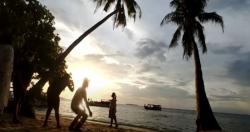 Video Menikmati Golden Sunset di Pantai Ujung Gelam Karimunjawa