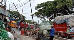 Viral Tiang Listrik Miring Bahayakan Warga, Pemkab Tangerang-PLN Lempar Tanggung Jawab