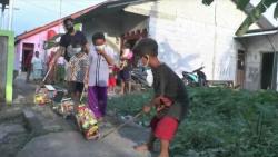 Serunya Anak-anak di Pemalang Bermain Truk Oleng dari Kardus Bekas 