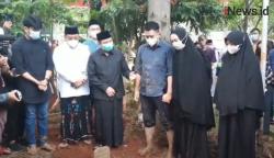 Masih dalam Perjalanan, Ria Ricis Tak Bisa Hadiri Pemakaman Ayahnya