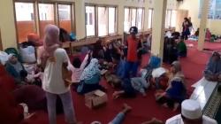 Khawatir Terjadi Longsor Susulan, Ratusan Warga Desa Cibokor Cianjur Diungsikan<