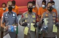 Video Polisi Tangkap 2 Bandar saat Pesta Narkoba