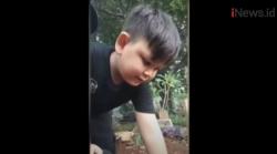 Video Viral Bocah Terus Panggil Mama saat Ziarah