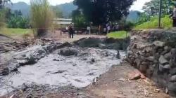 Bau Belerang Menyengat, Polisi Perluas Area Aman Semburan Lumpur di Cirebon