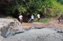 Video Semburan Lumpur Berbau Belerang di Cirebon, Warga Mengaku Sesak Nafas