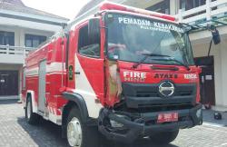 Damkar Tabrak Mobil di Depan Pemkab Kulonprogo, 2 Orang Dilarikan ke Rumah Sakit 