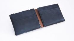 Perempuan Ini Temukan Dompet yang Hilang 46 Tahun Silam, Isi Masih Utuh