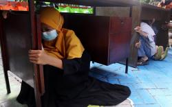 Jatim Rawan Gempa, Koramil Sukolilo Bekali Pelajar Cara Menyelamatkan Diri