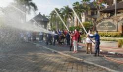 Jernihkan Udara di Kuta, Pemkab Badung Semprot Cairan Eco-Enzyme Organik