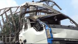 Tabrak Pembatas, Truk Ayam di Jombang Terlempar hingga Keluar Jalur Tol