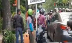 Video Mobil Polisi Terobos Lampu Merah Tabrak Pemotor Perempuan di Surabaya