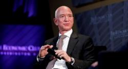 Orang Terkaya di Dunia Jeff Bezos Akan Terbang ke Luar Angkasa Bulan Depan