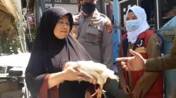 Warga Lansia di Cianjur yang Mau Disuntik Vaksin Covid-19 Diberi Hadiah 1 Ekor Ayam<